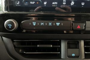 Ford Tourneo Custom esikatselu 24
