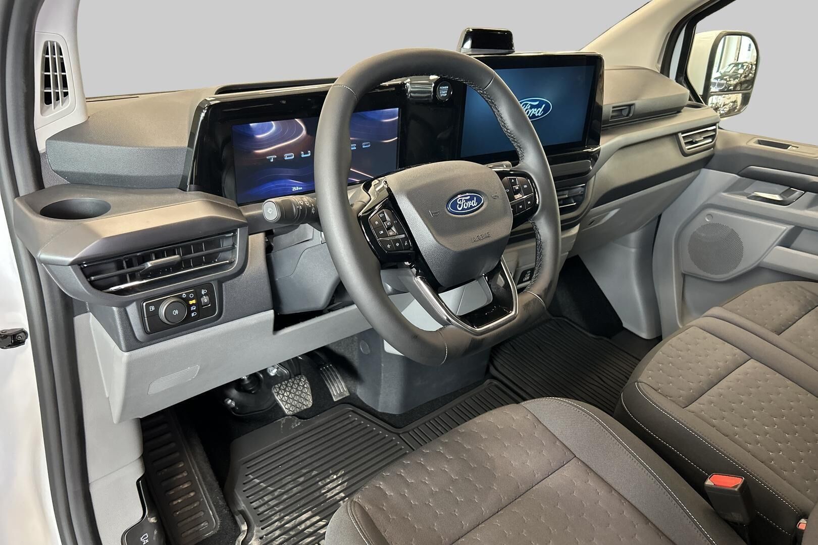 Ford Tourneo Custom iso kuva 7