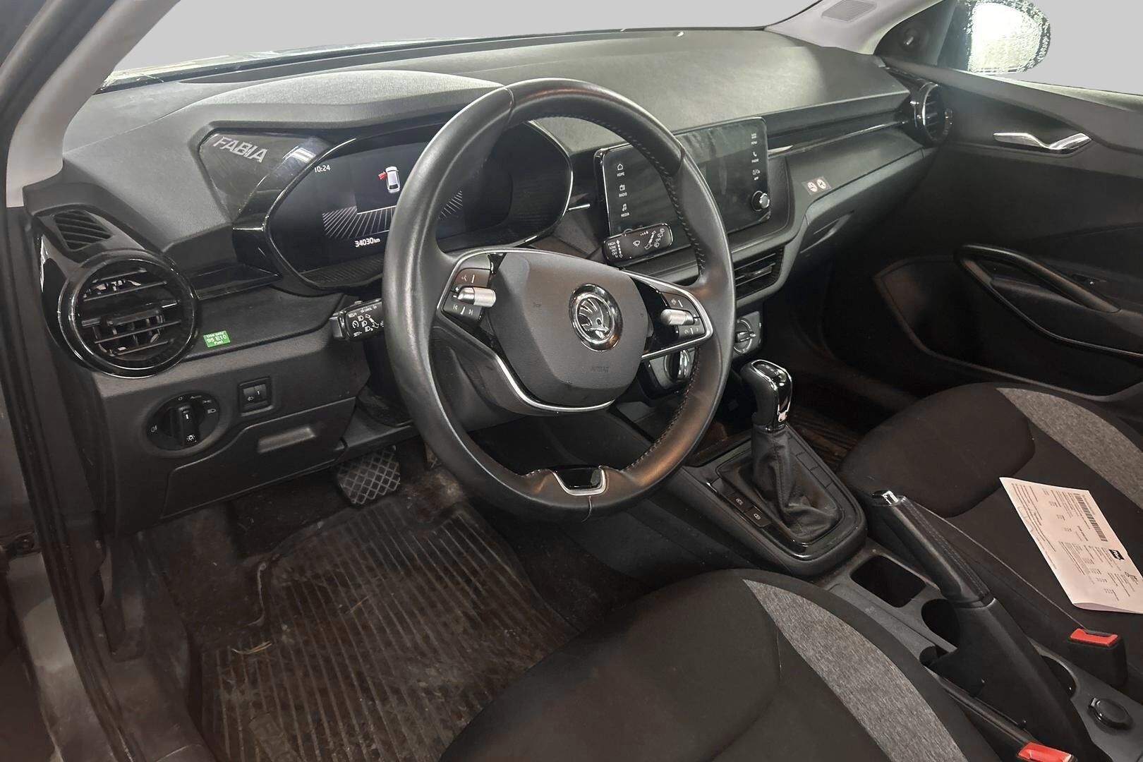Skoda Fabia iso kuva 2