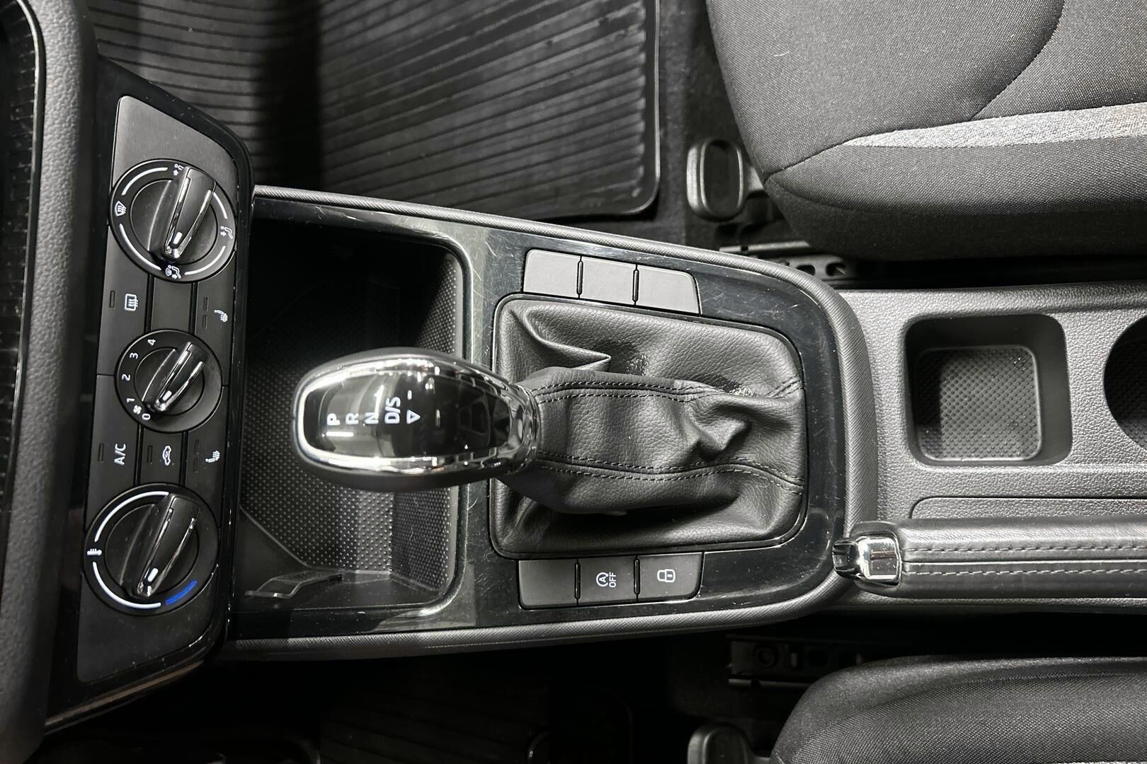 Skoda Fabia iso kuva 17