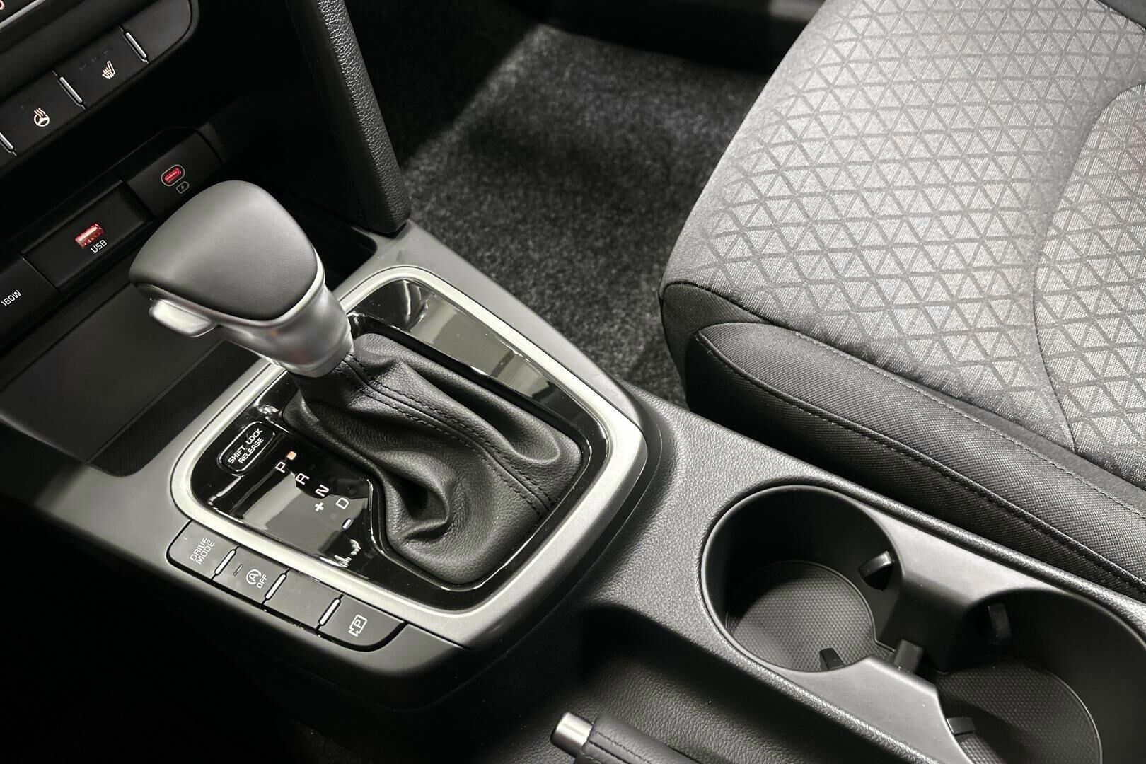 Kia Ceed iso kuva 18