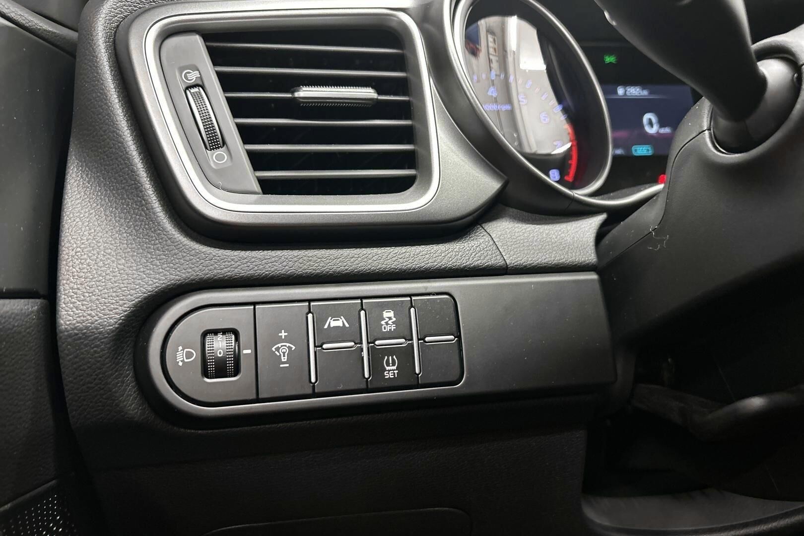 Kia Ceed iso kuva 19