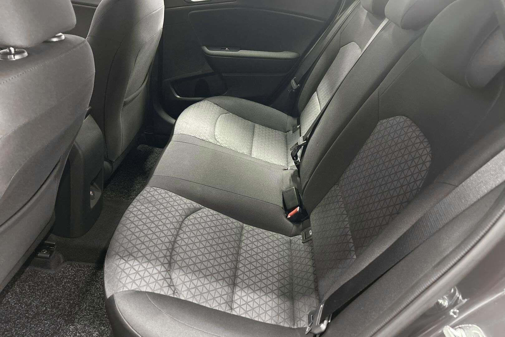 Kia Ceed iso kuva 21