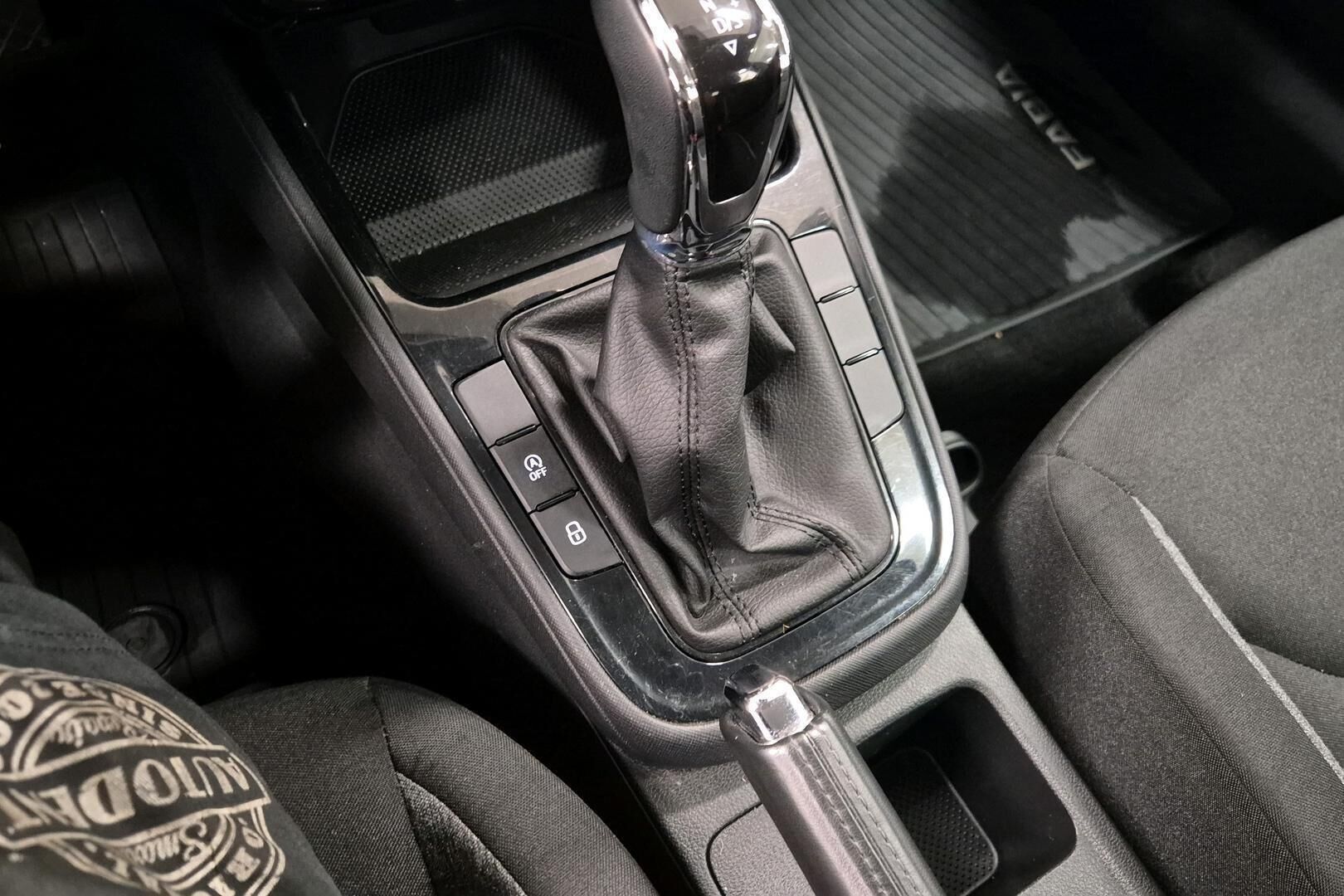 Skoda Fabia iso kuva 17