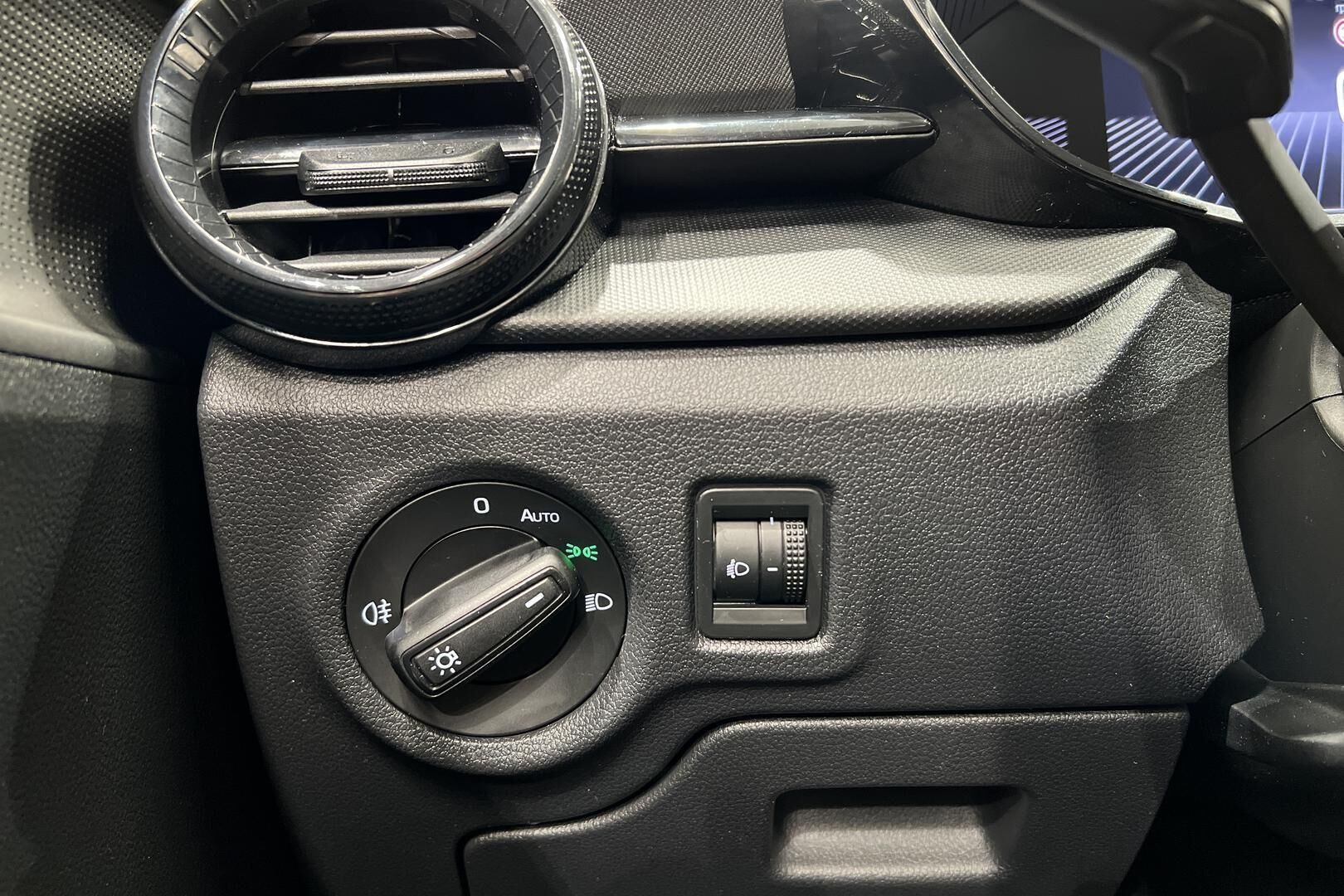 Skoda Fabia iso kuva 25