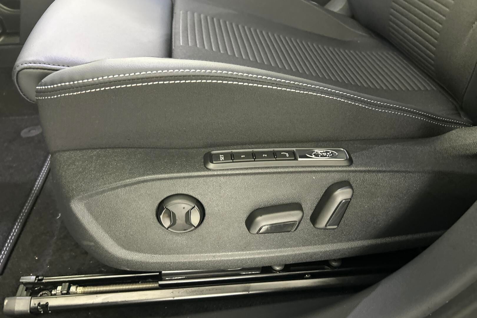 Ford Capri iso kuva 27