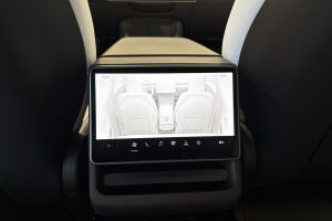 Tesla Model 3 esikatselu 16