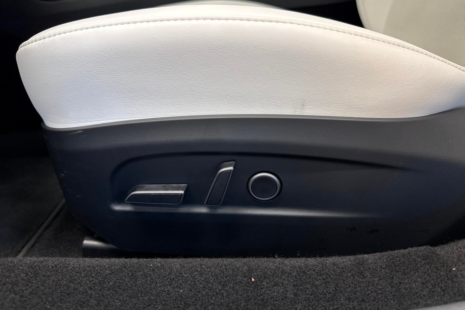 Tesla Model 3 iso kuva 17
