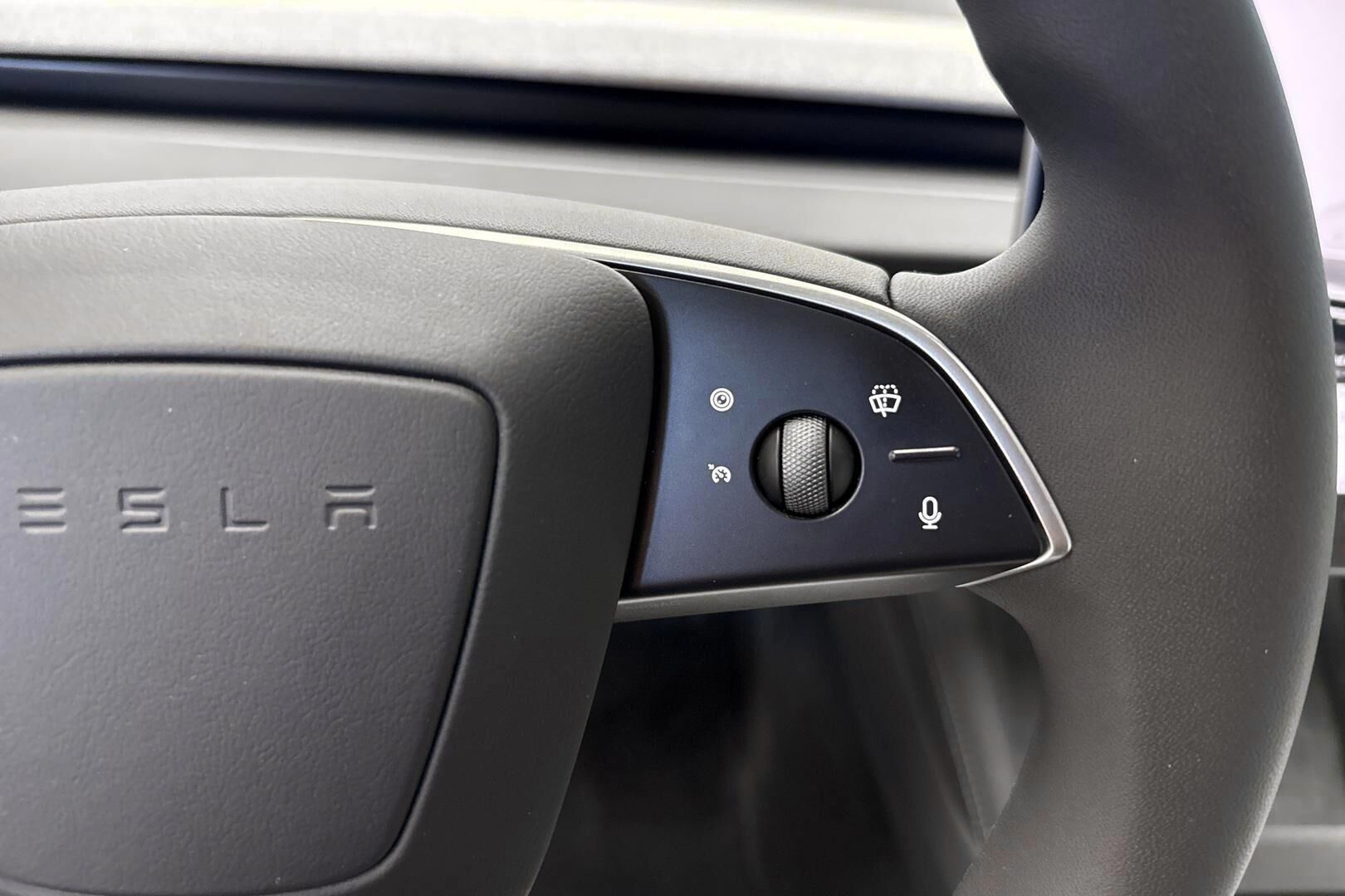 Tesla Model 3 iso kuva 20