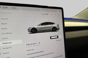 Tesla Model 3 esikatselu 23