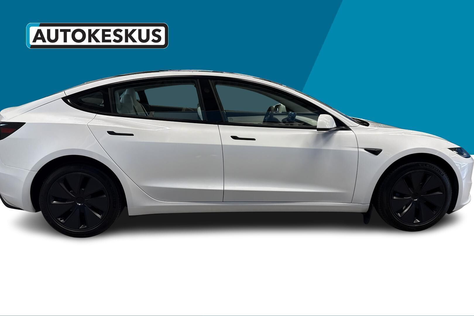 Tesla Model 3 iso kuva 4