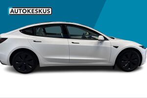 Tesla Model 3 esikatselu 4