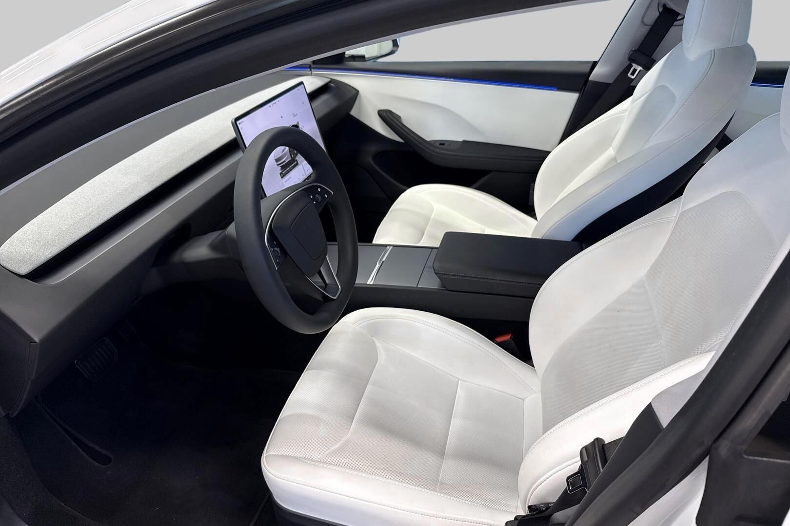 Tesla Model 3 iso kuva 9
