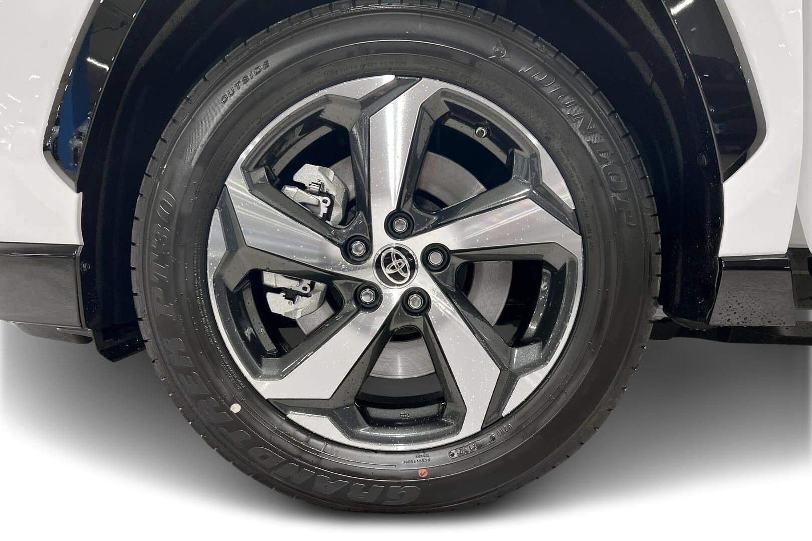 Toyota RAV4 Plug-in iso kuva 12