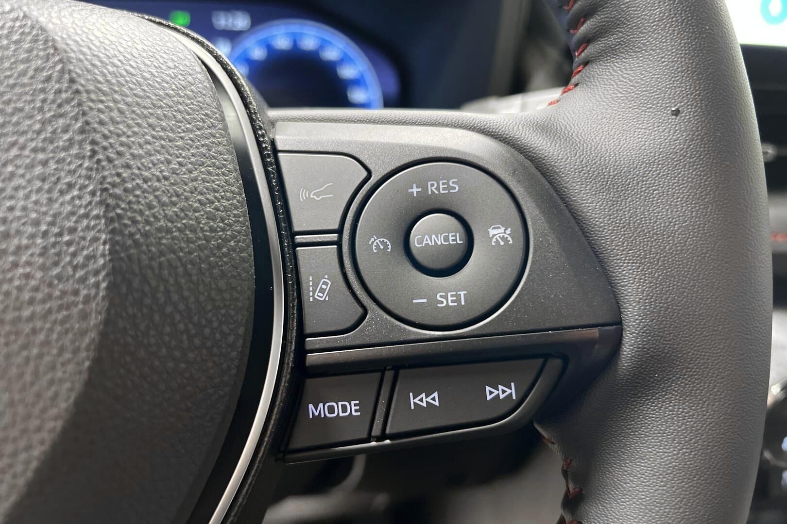 Toyota RAV4 Plug-in iso kuva 14