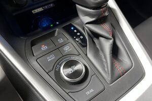 Toyota RAV4 Plug-in esikatselu 20