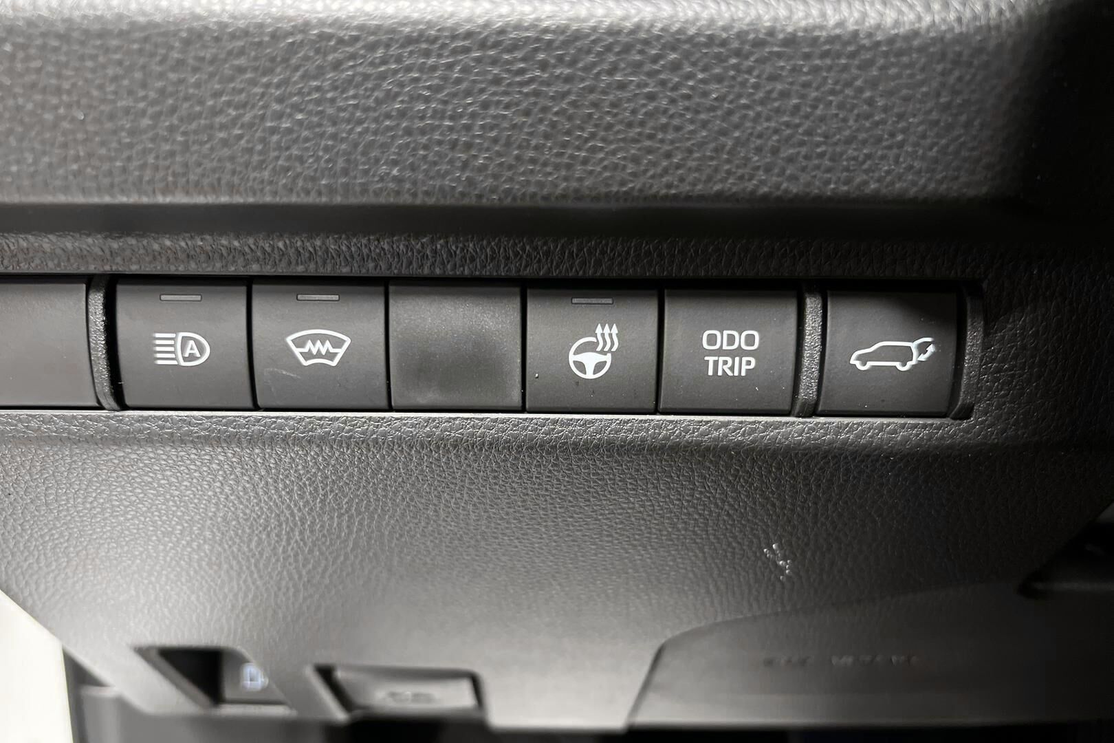 Toyota RAV4 Plug-in iso kuva 16