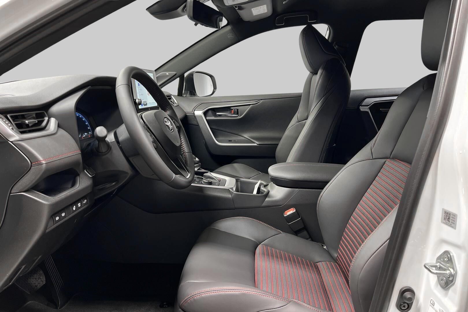 Toyota RAV4 Plug-in iso kuva 8