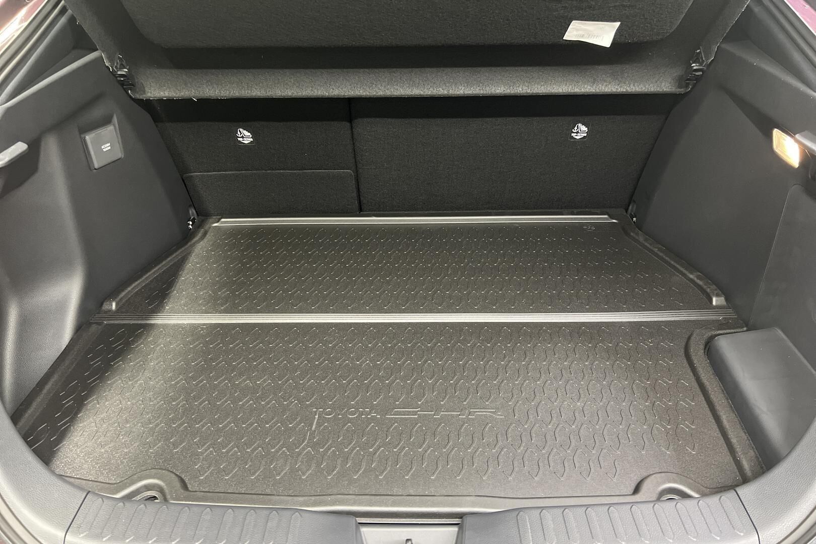 Toyota C-HR iso kuva 16