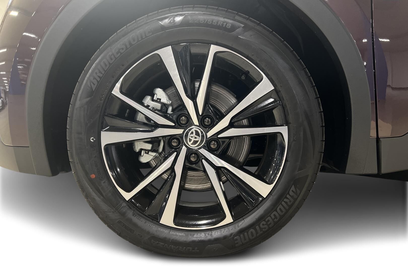 Toyota C-HR iso kuva 9