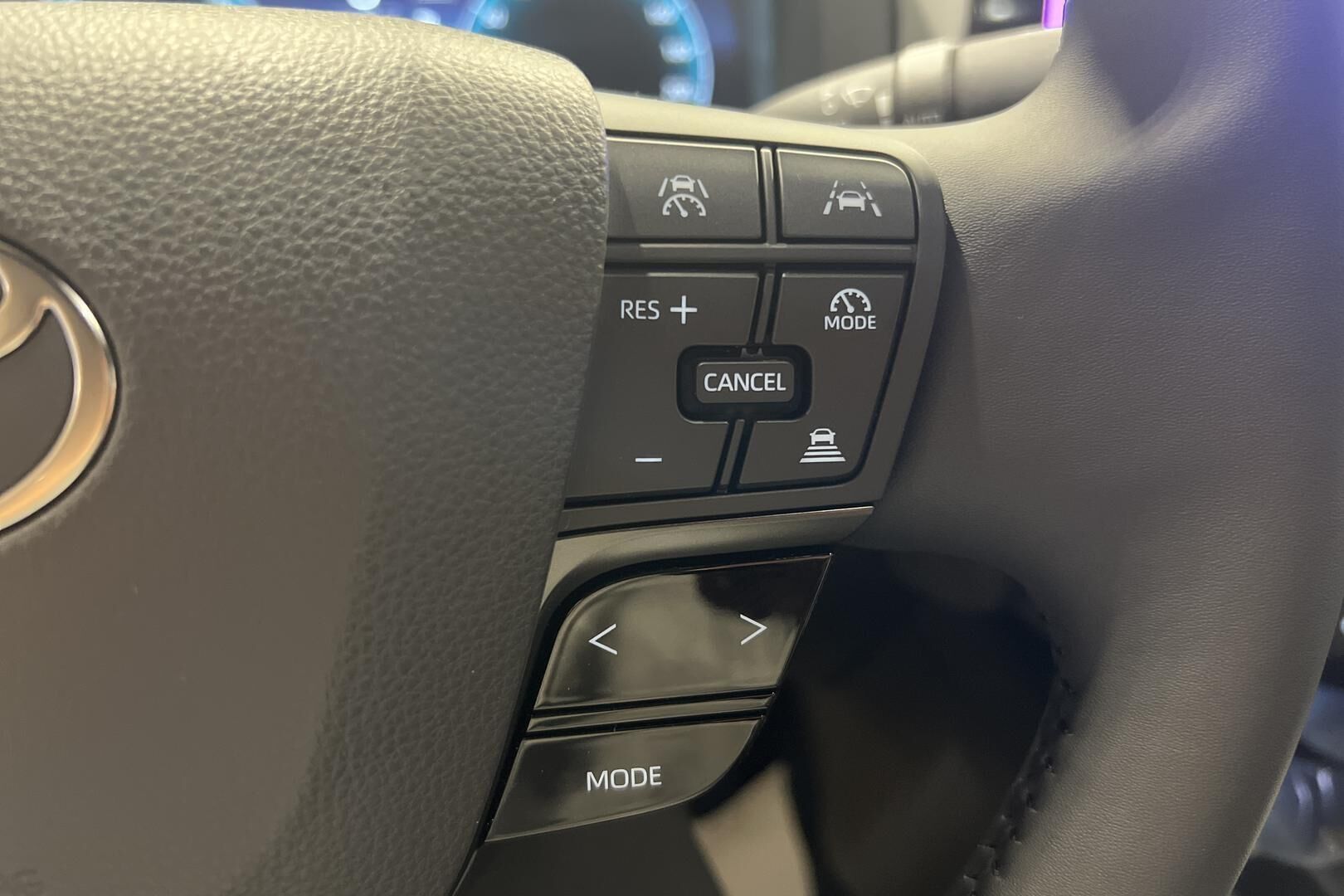 Toyota C-HR iso kuva 12