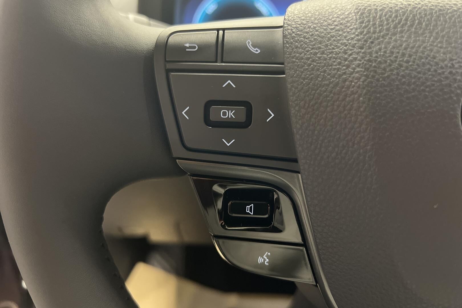 Toyota C-HR iso kuva 13