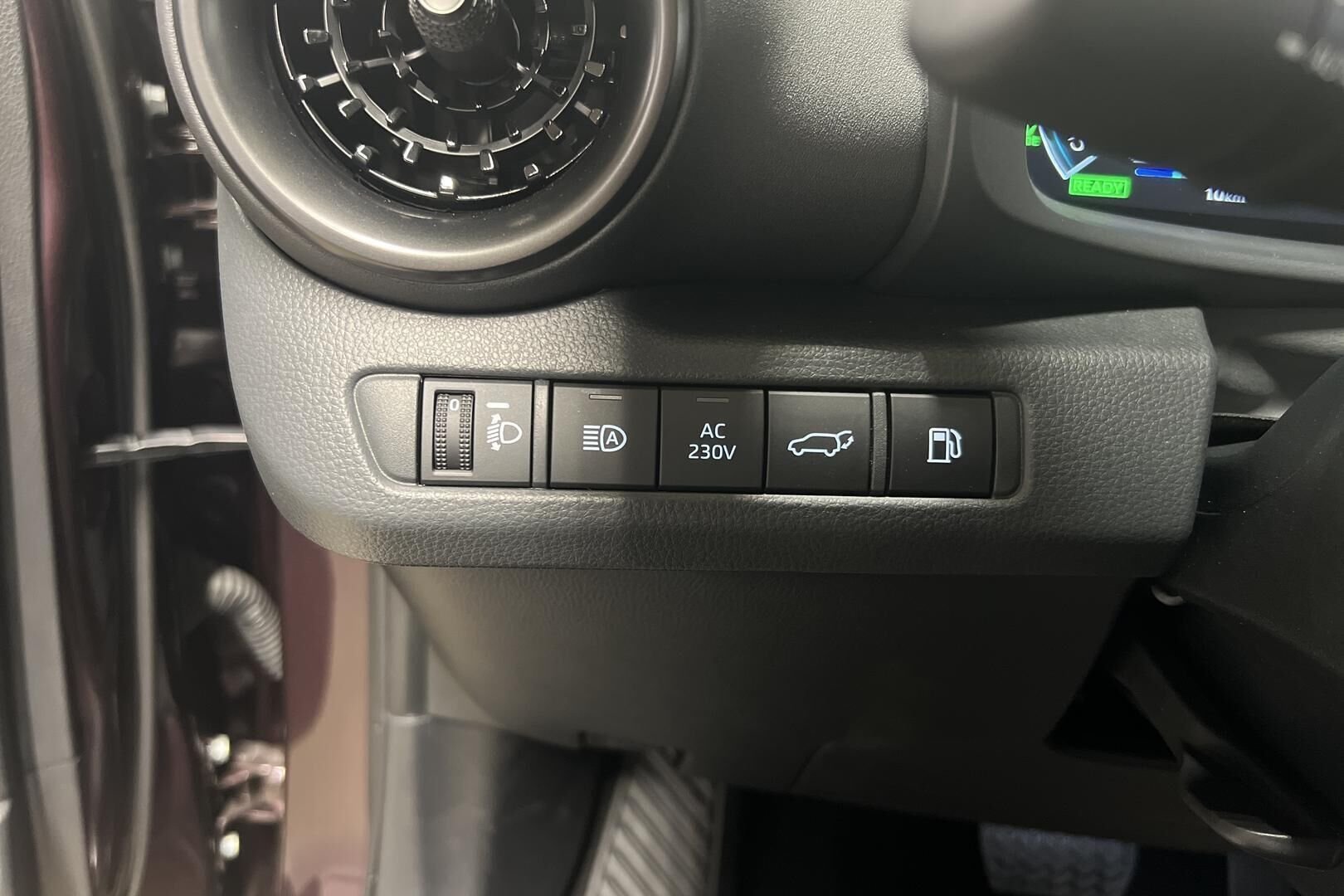 Toyota C-HR iso kuva 17