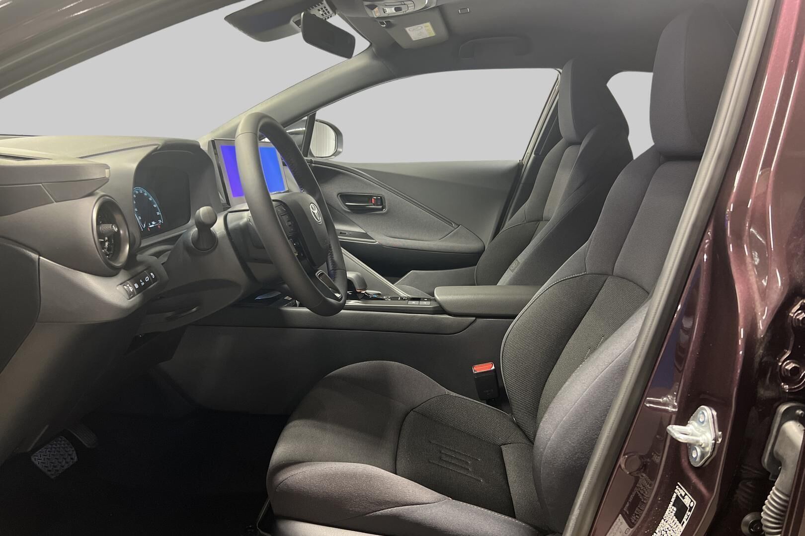 Toyota C-HR iso kuva 7