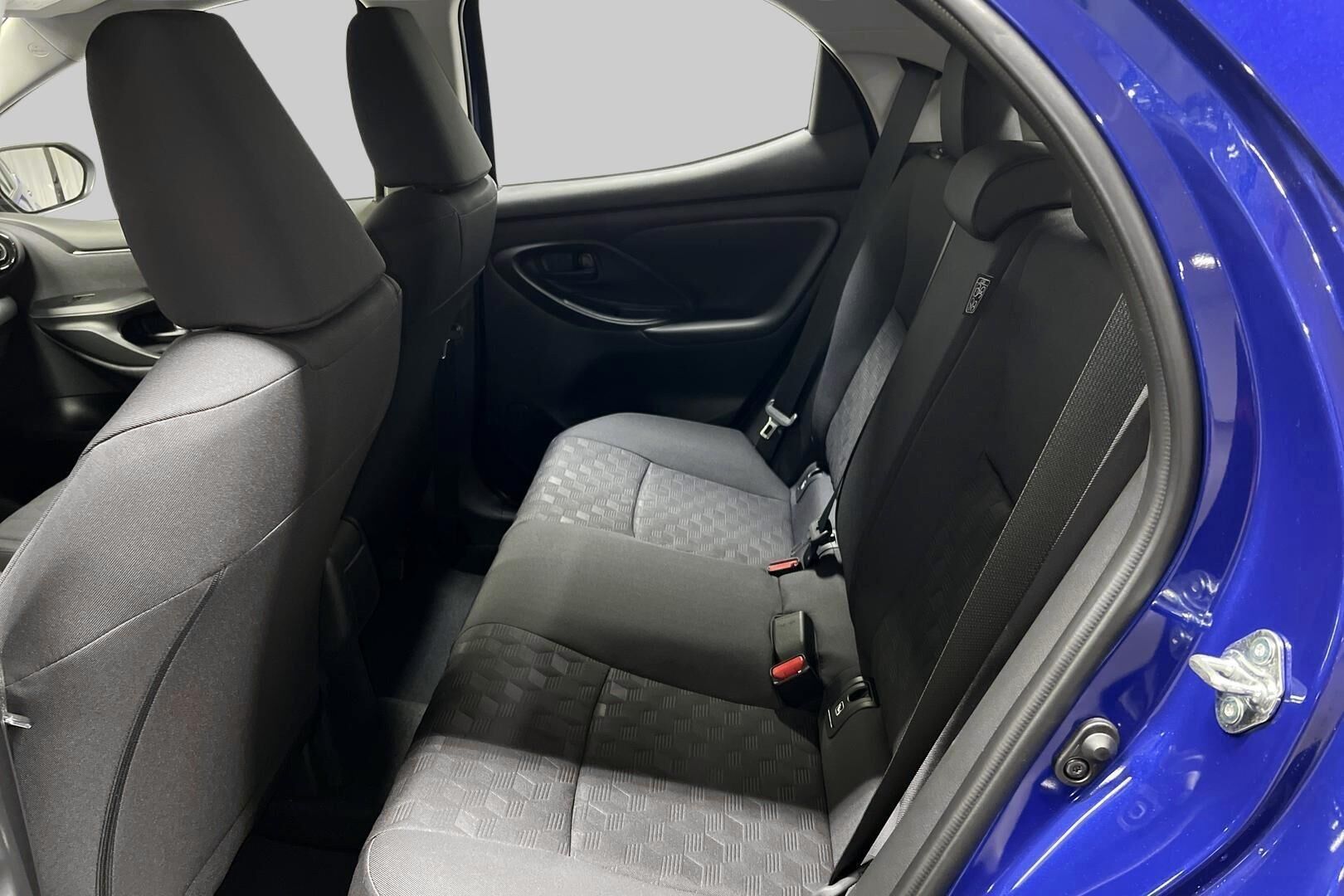 Toyota Yaris iso kuva 9