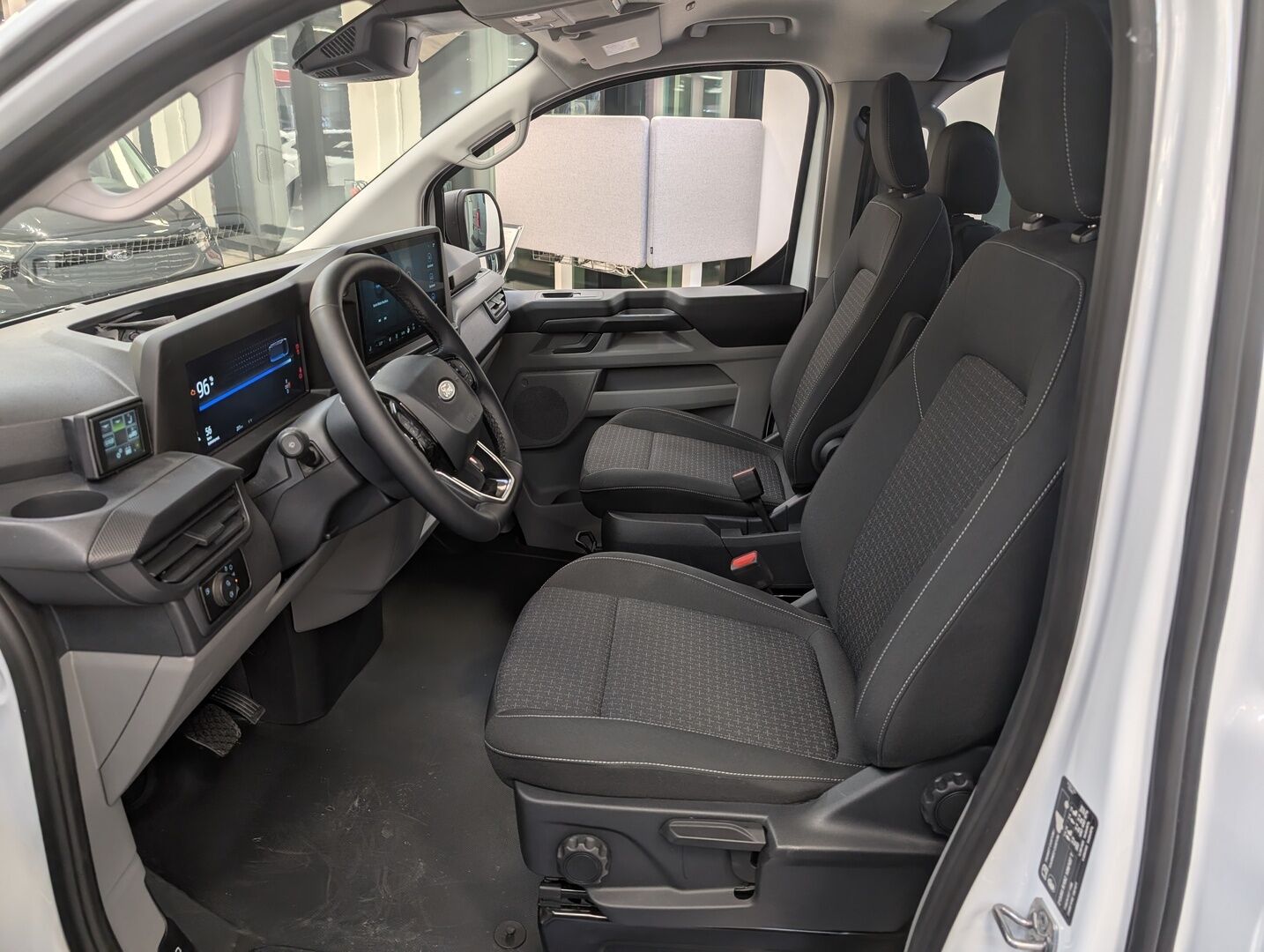 Ford Transit Custom iso kuva 2