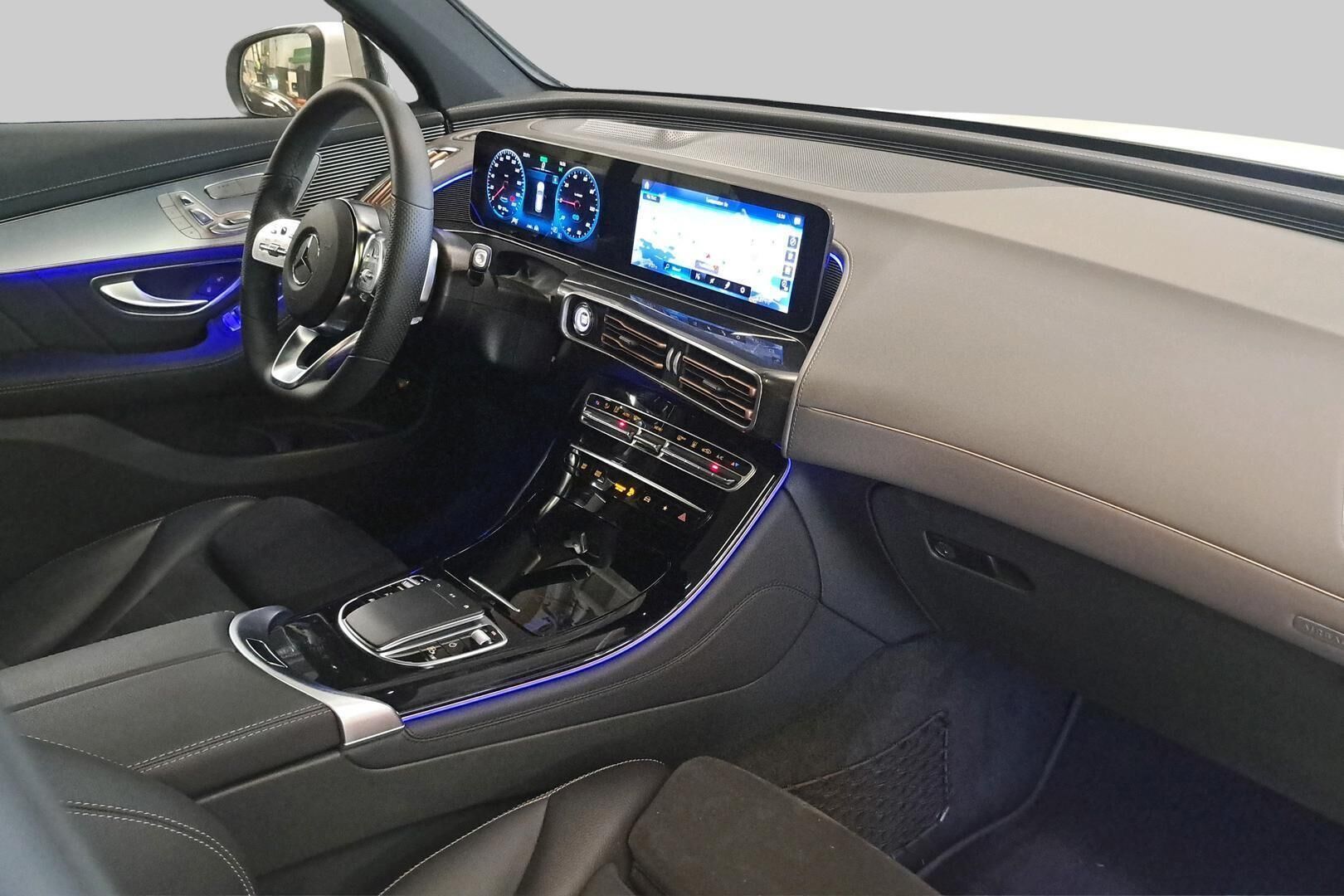 MERCEDES-BENZ EQC iso kuva 5