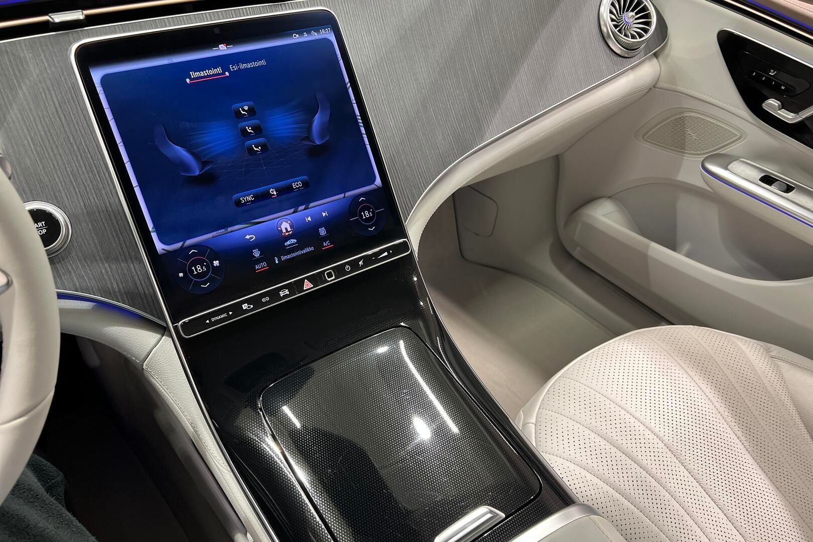 MERCEDES-BENZ EQE iso kuva 21