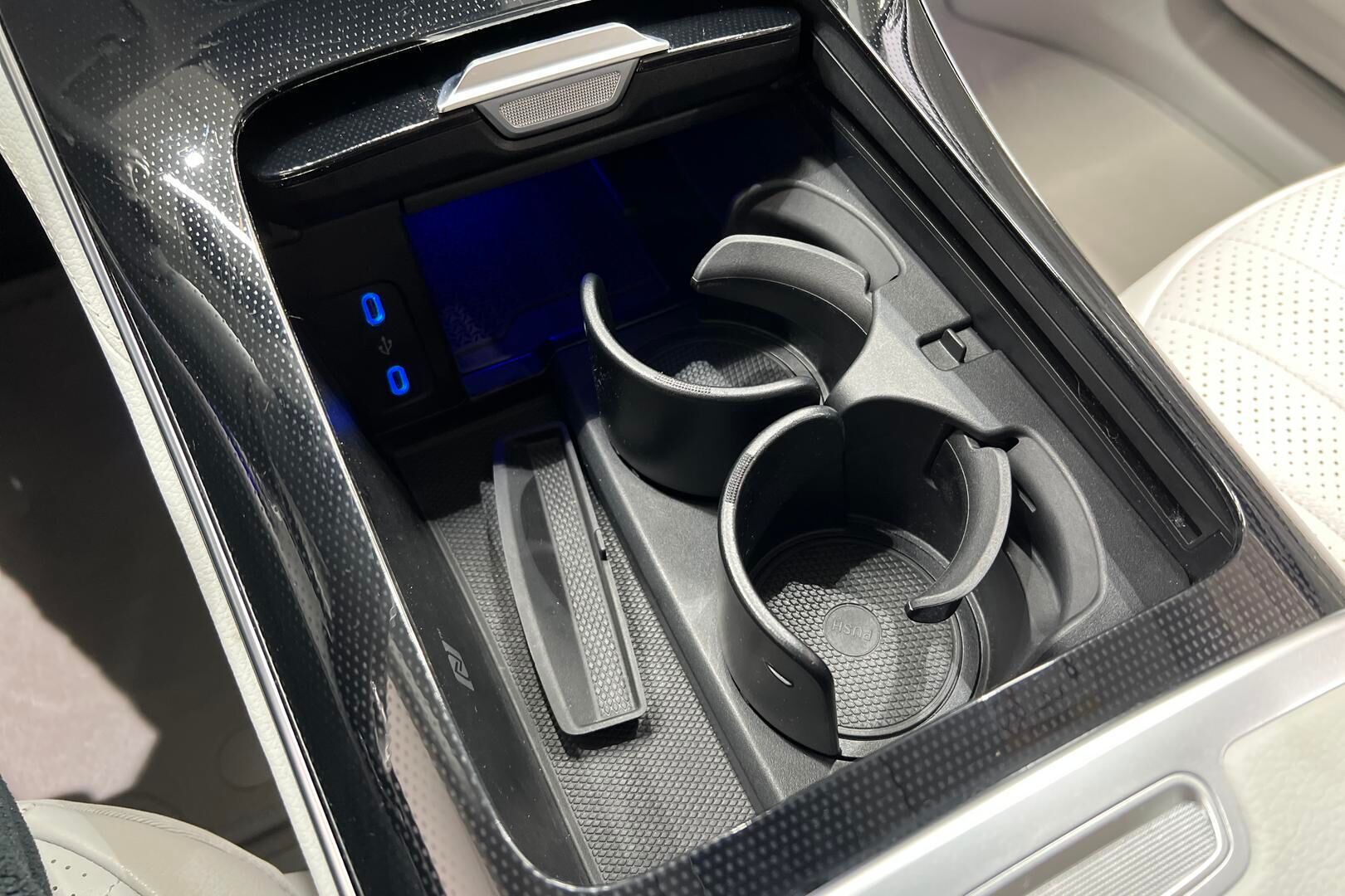 MERCEDES-BENZ EQE iso kuva 22