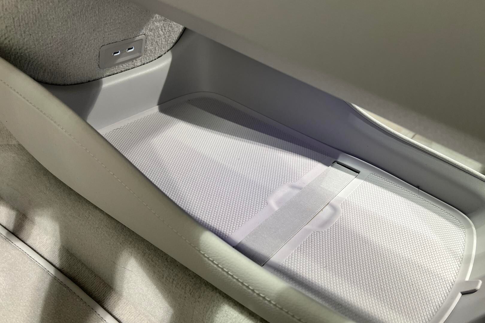 MERCEDES-BENZ EQE iso kuva 31