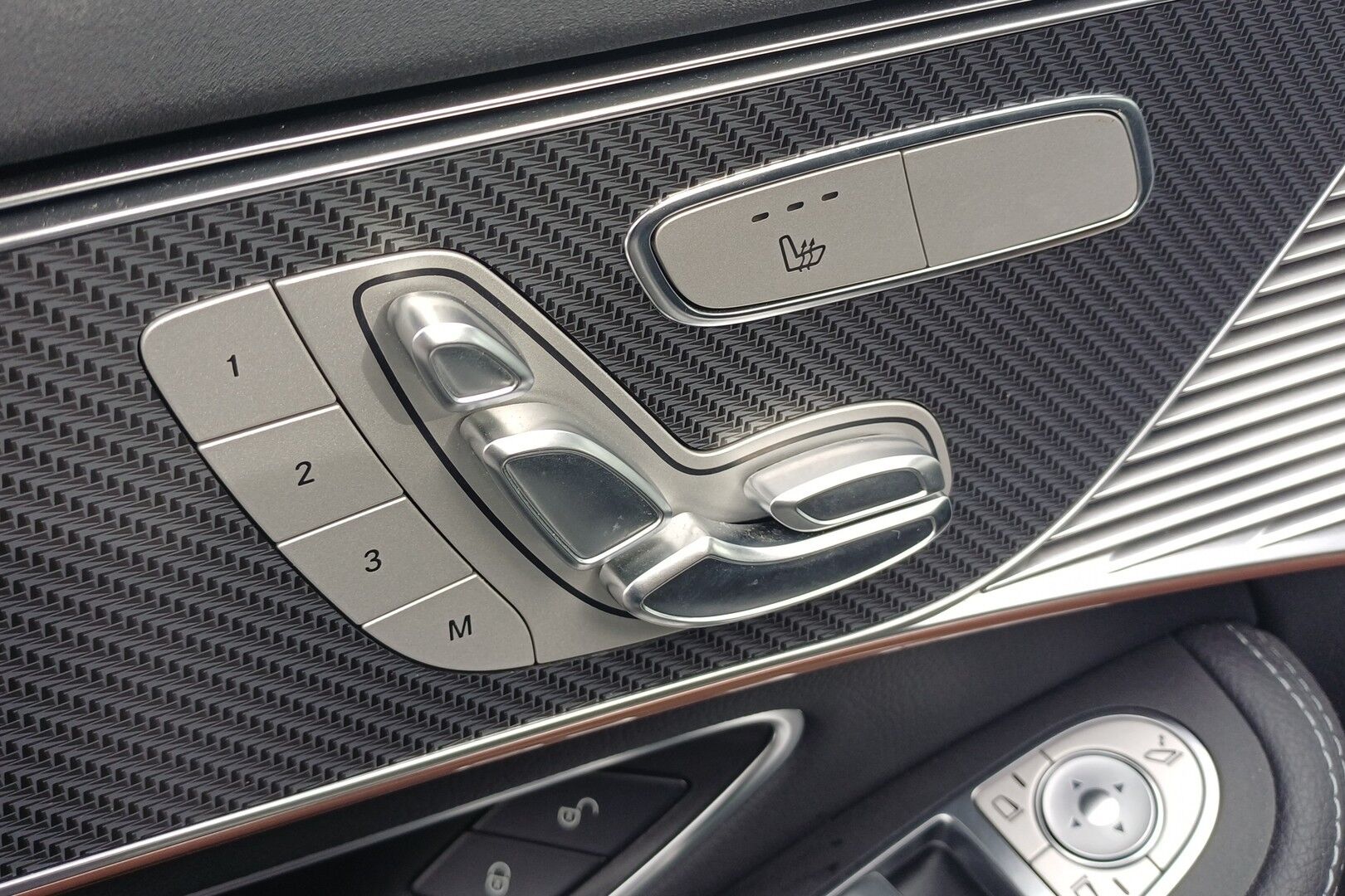 MERCEDES-BENZ EQC iso kuva 2