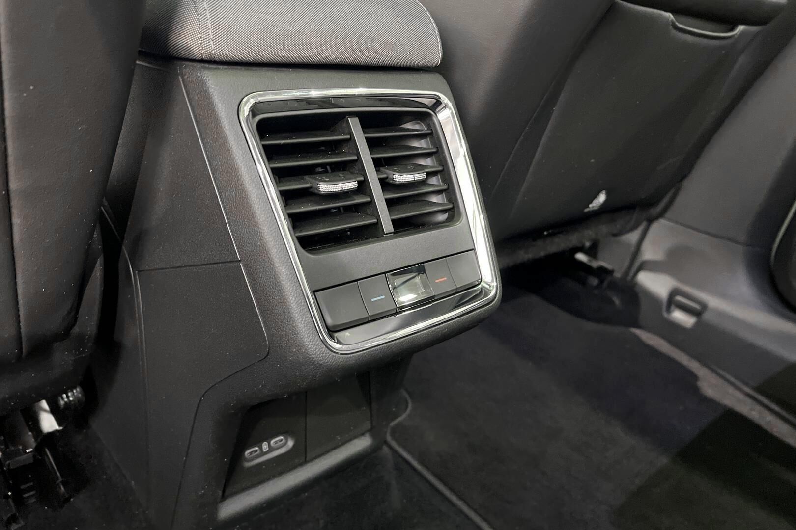 SKODA ENYAQ iso kuva 32