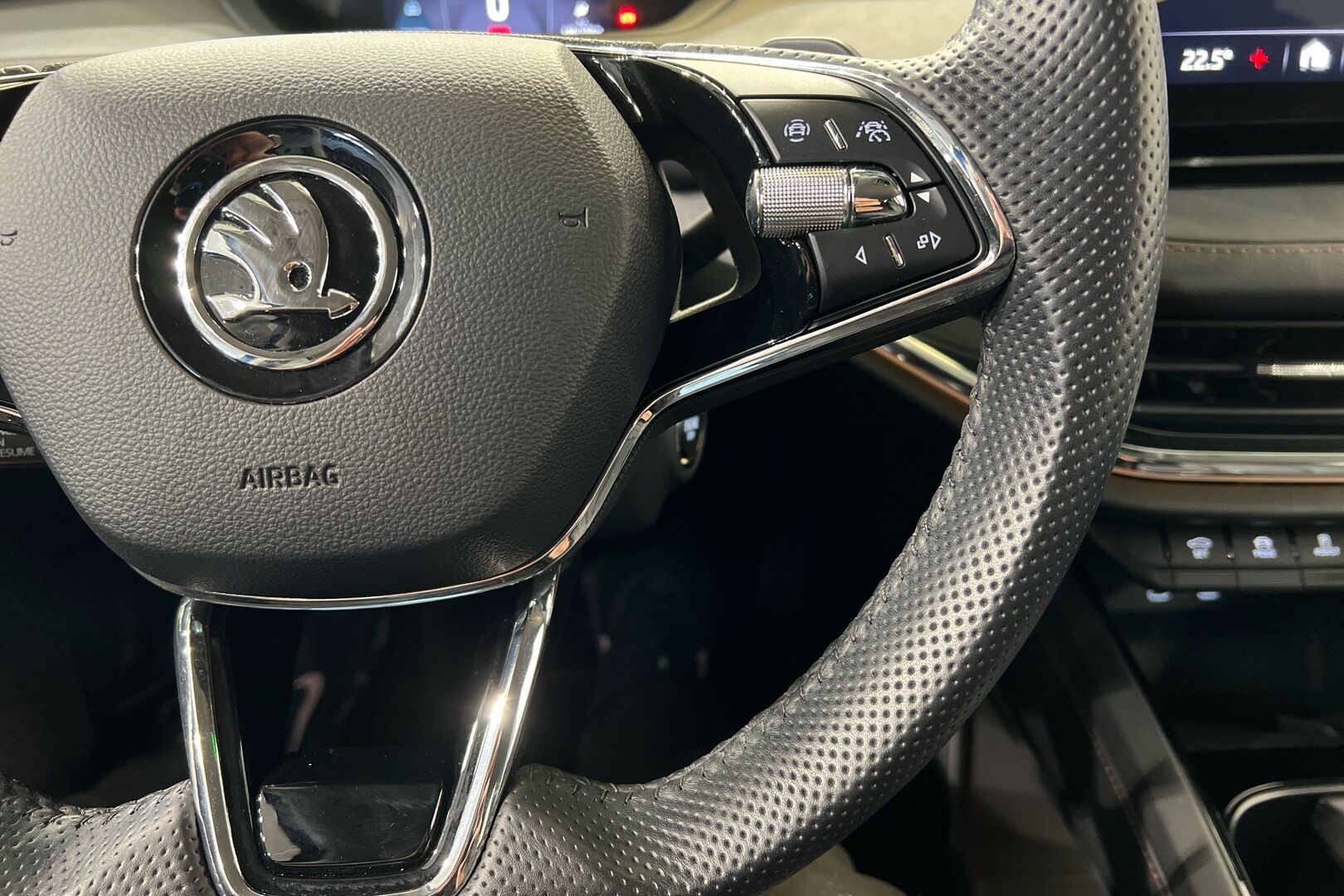 SKODA ENYAQ iso kuva 21