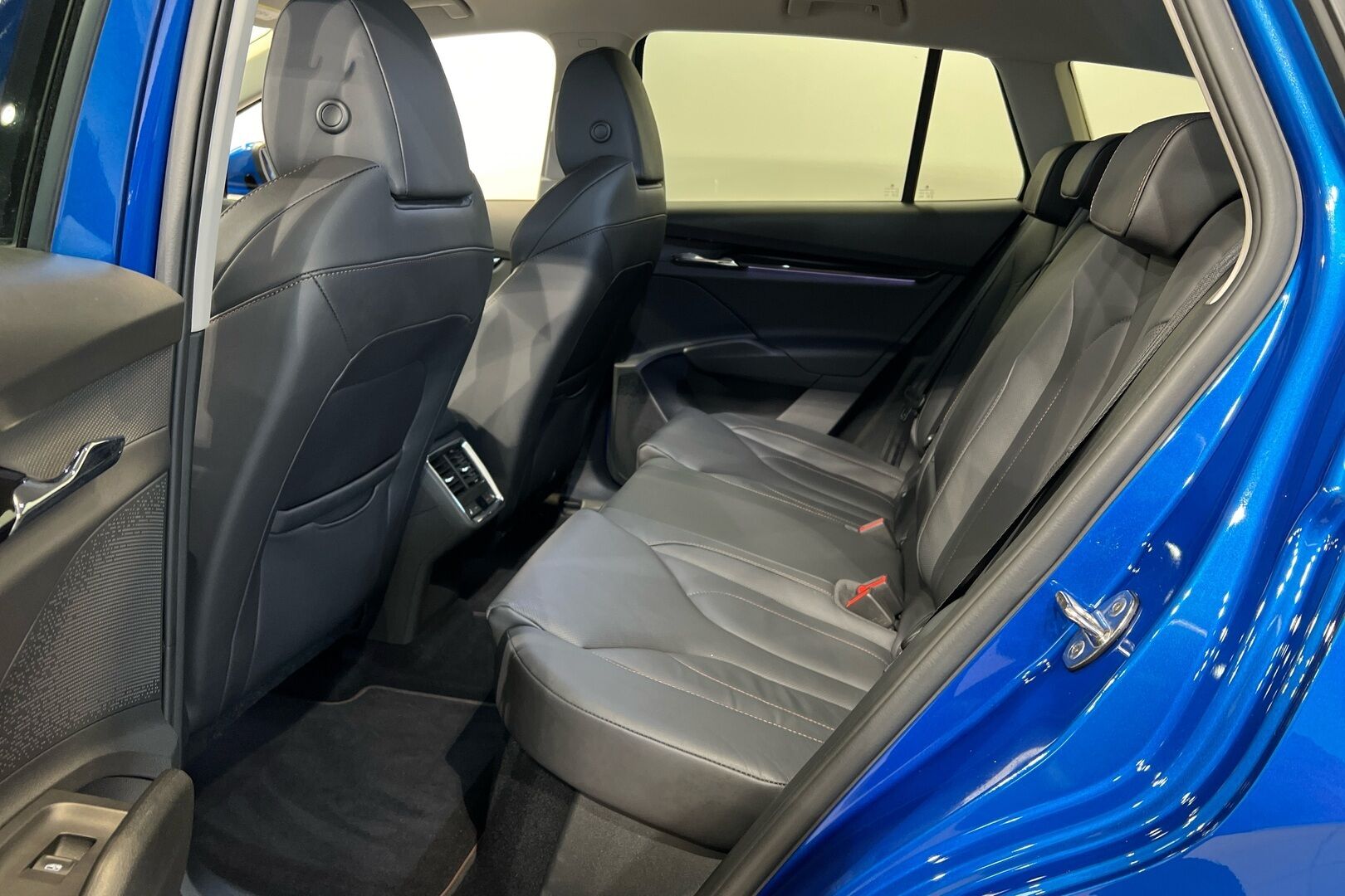 SKODA ENYAQ iso kuva 8