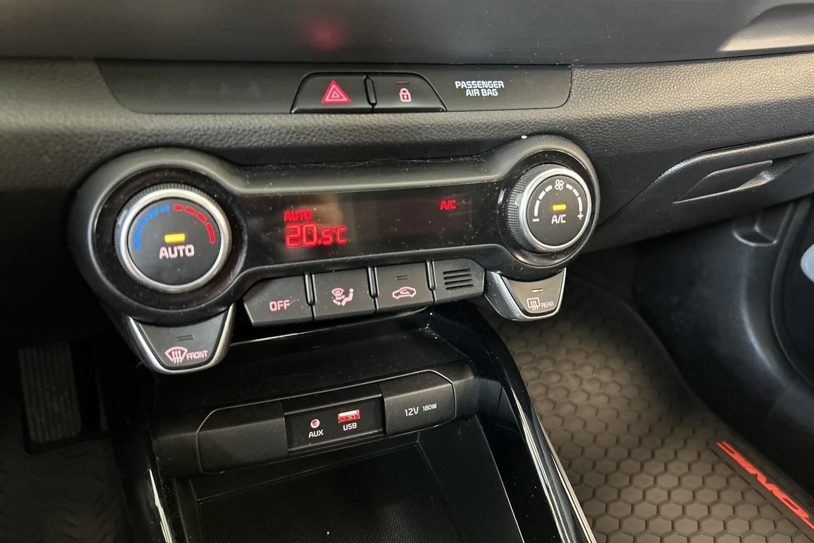 Kia Stonic iso kuva 19