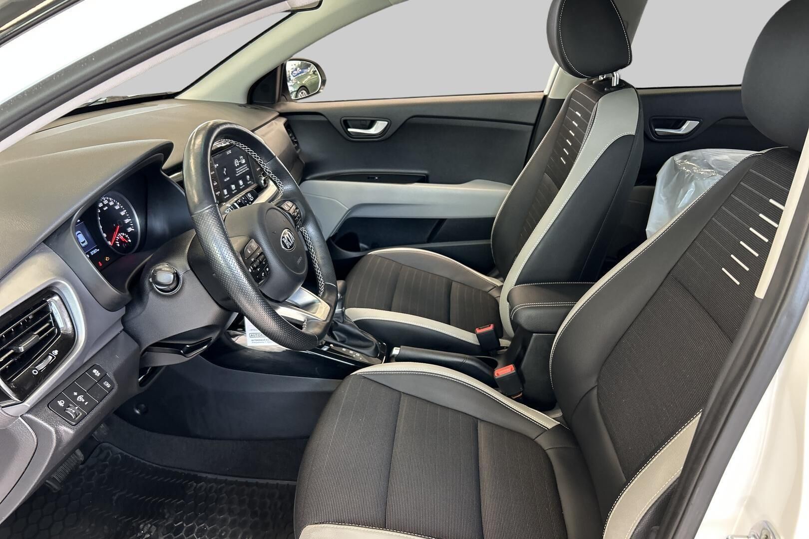 Kia Stonic iso kuva 8