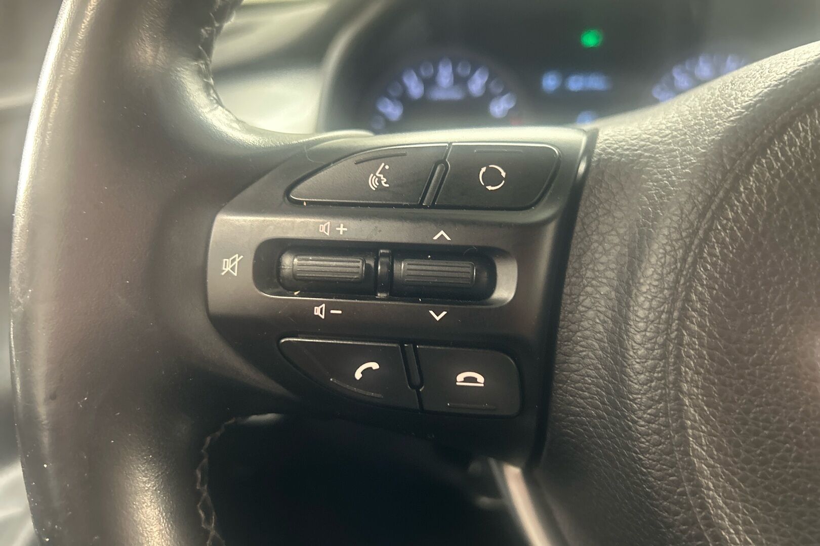 Kia Stonic iso kuva 6
