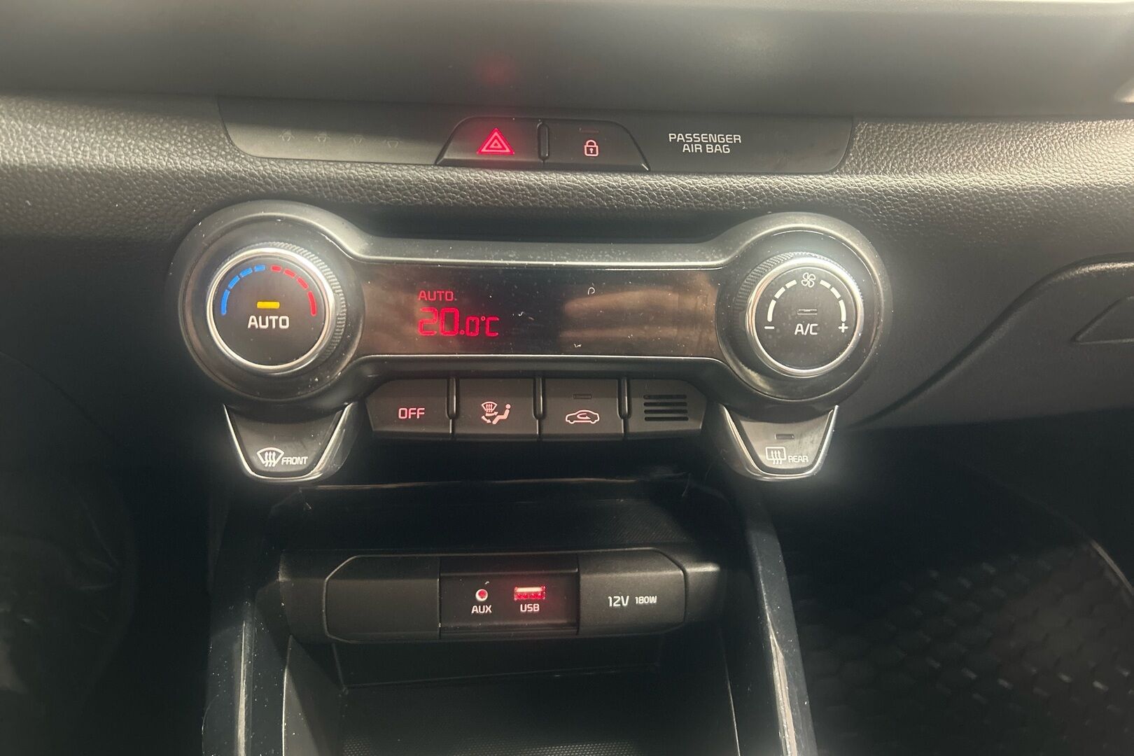 Kia Stonic iso kuva 10