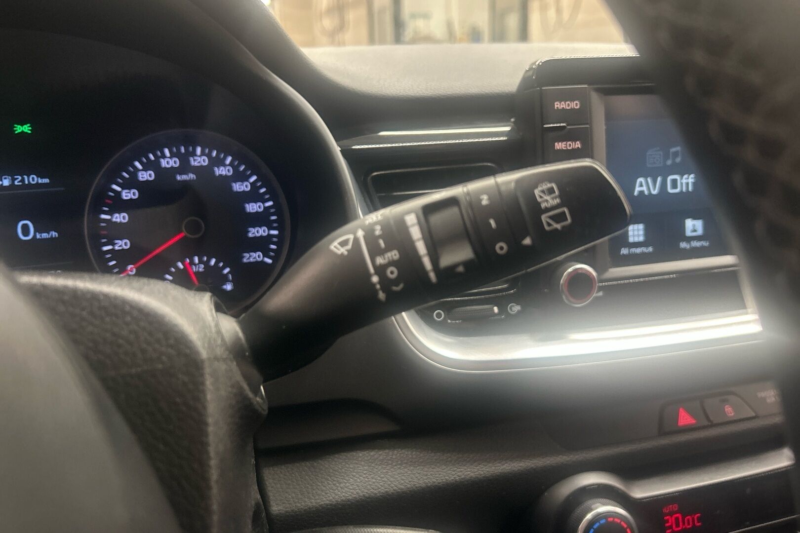 Kia Stonic iso kuva 24