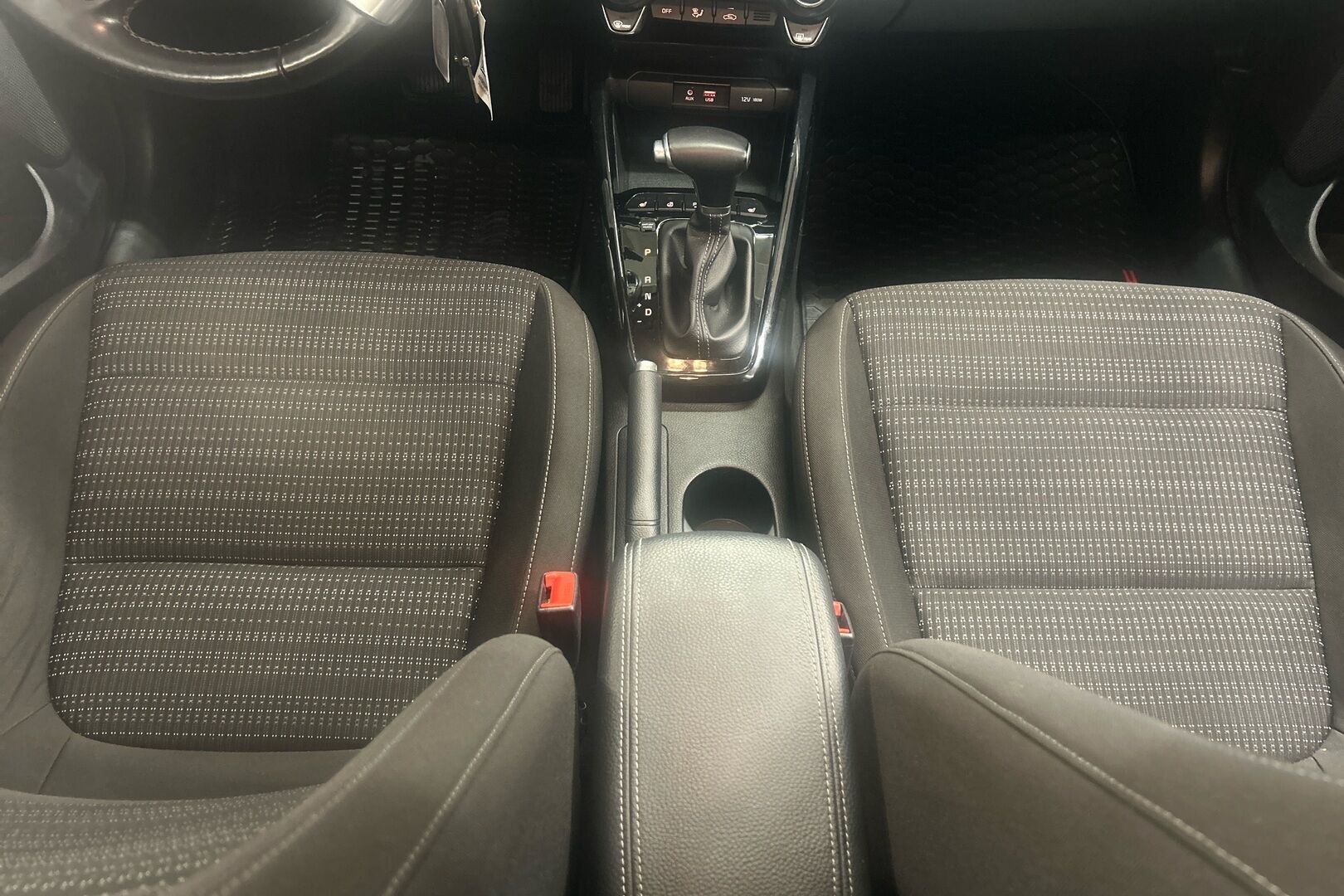 Kia Stonic iso kuva 15