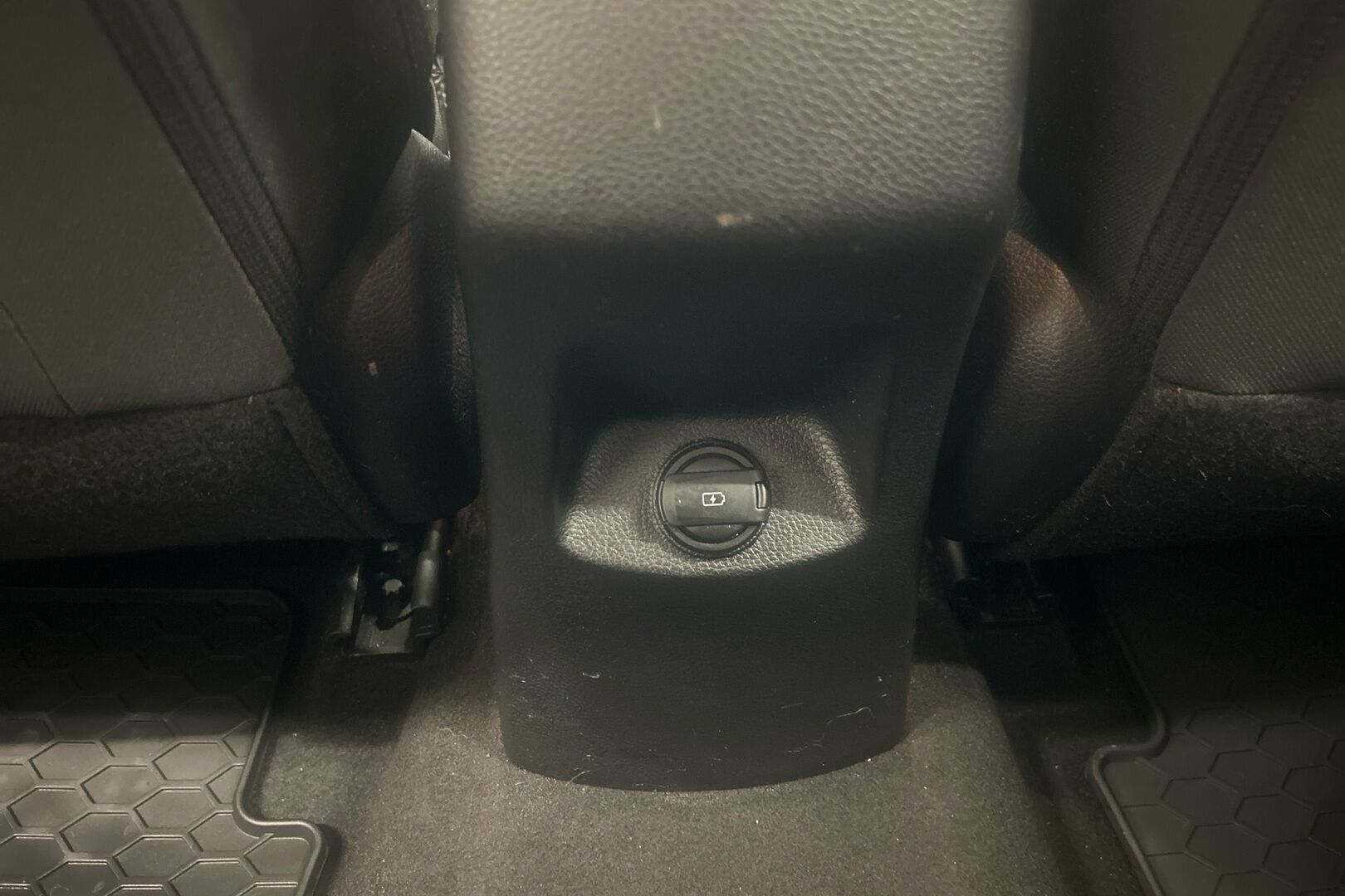 Kia Stonic iso kuva 16