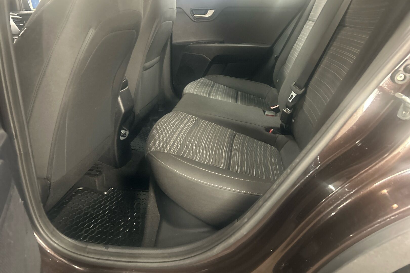 Kia Stonic iso kuva 21