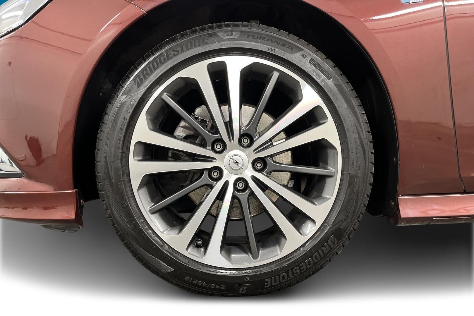 Opel Insignia iso kuva 13
