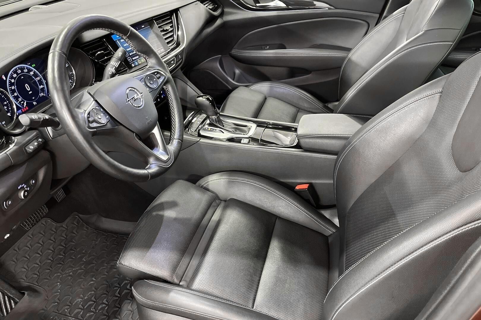 Opel Insignia iso kuva 9
