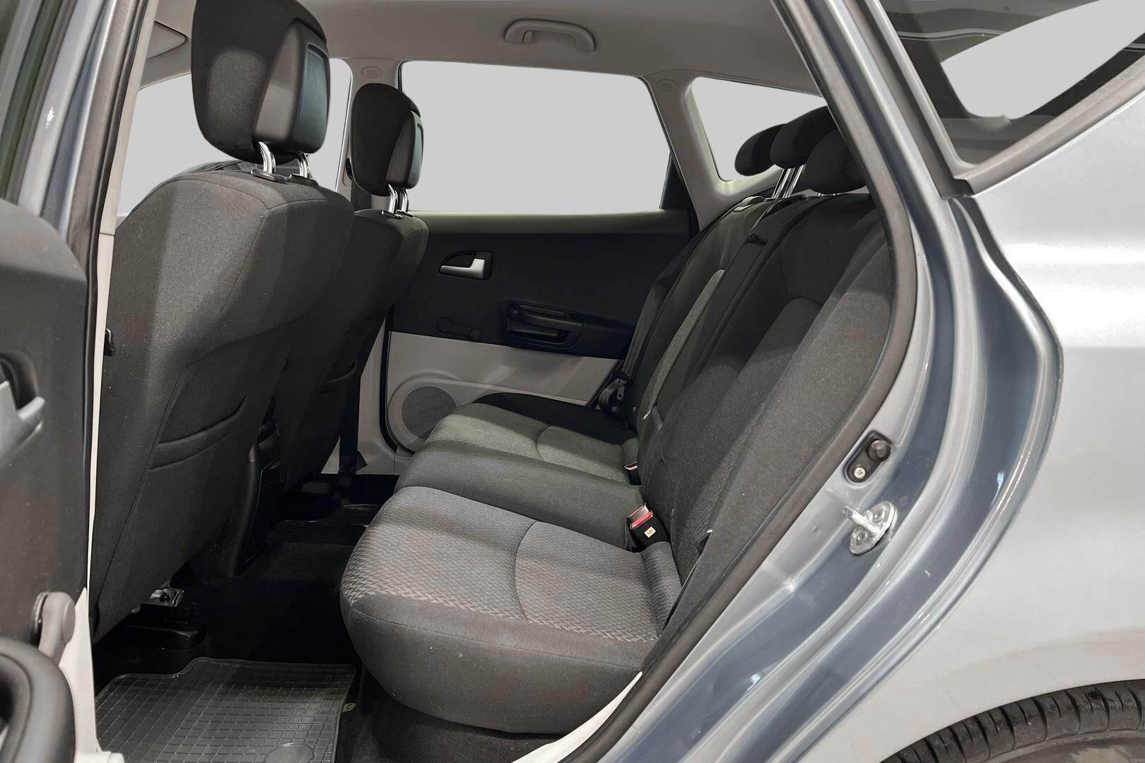 Kia cee'd iso kuva 10