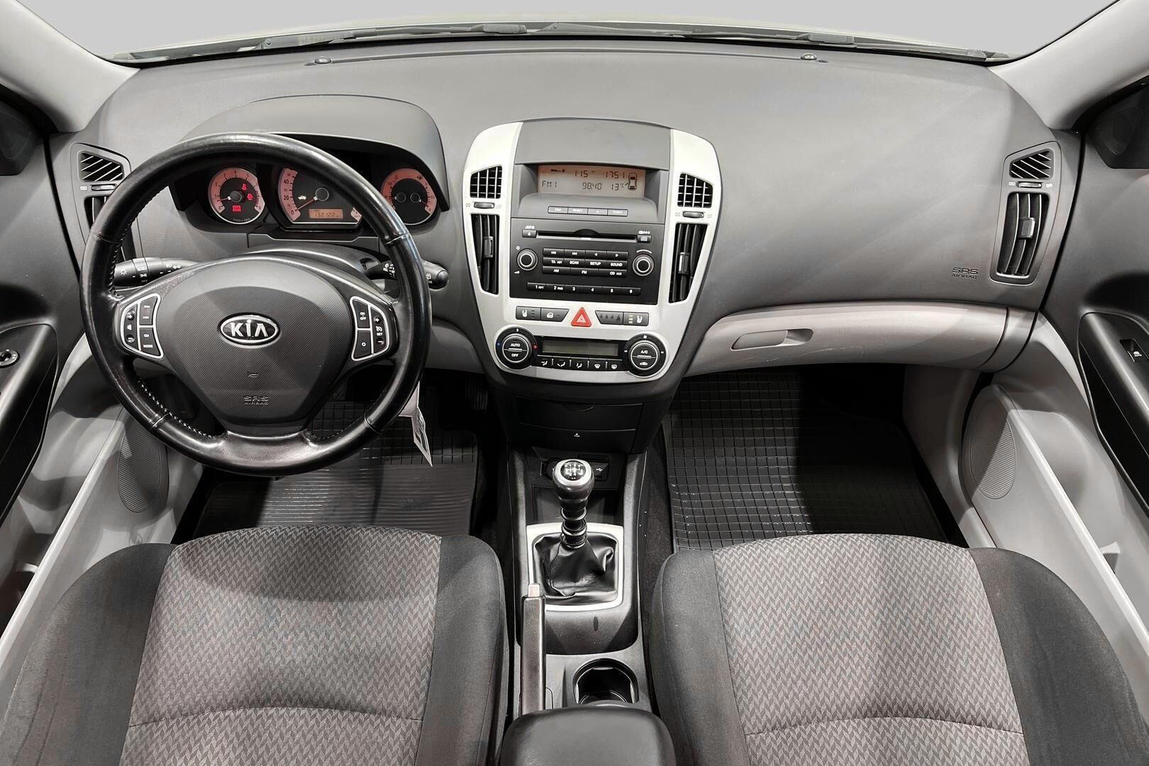 Kia cee'd iso kuva 11
